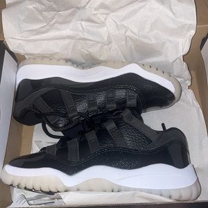 NIB JORDAN 11 Retro Low (PS) Little Kids